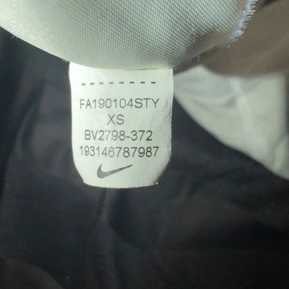 Nike sportswear essential